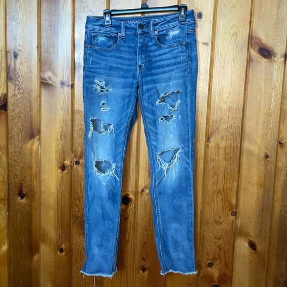 American Eagle Outfitters Denim - American Eagle stretch jeans distressed size 2 tomboy jeans straight leg light